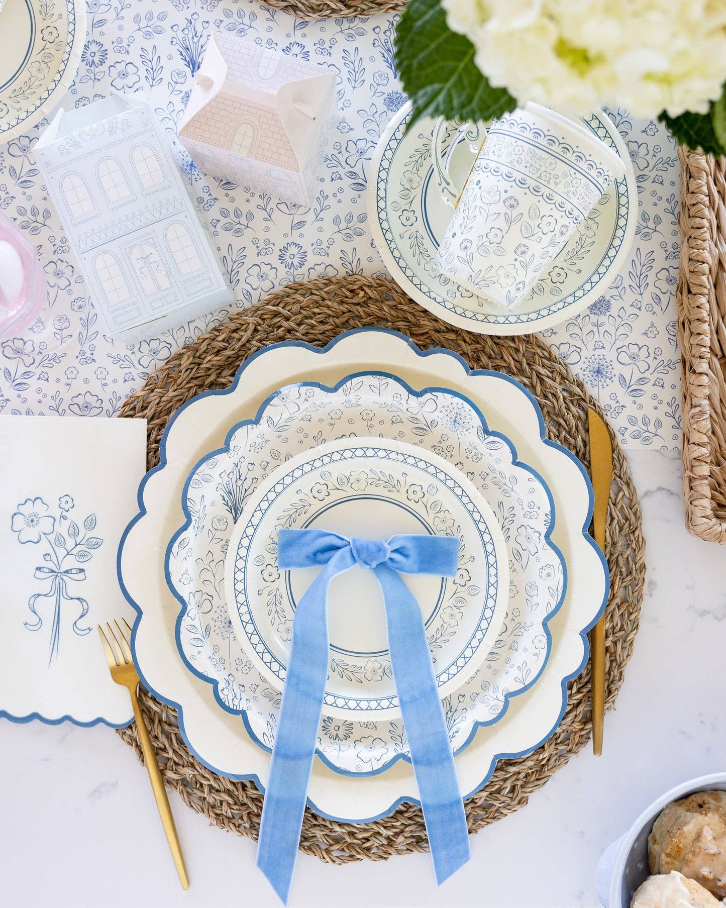 Pembroke Floral 7" Paper Dessert Plates